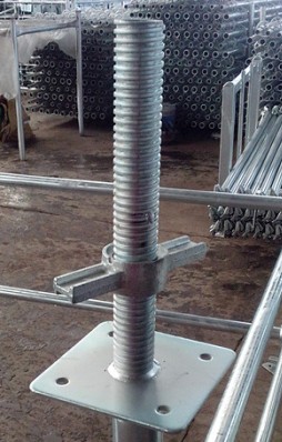 Base de vérin à vis pour échafaudage